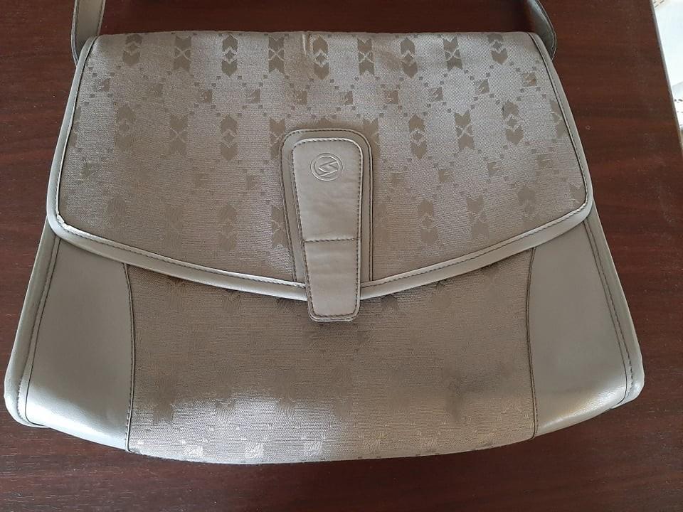 Sylvia Santos Shoulder Bag (Category: Shoulder Bags) located in Makati City. Submitted by michaelbryant (Listing ID 1104133675, Image 1). Description: .