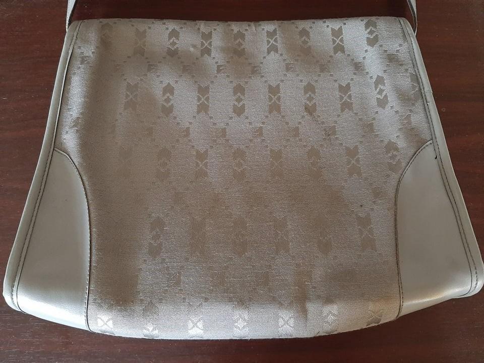 Sylvia Santos Shoulder Bag (Category: Shoulder Bags) located in Makati City. Submitted by michaelbryant (Listing ID 1104133675, Image 3). Description: .