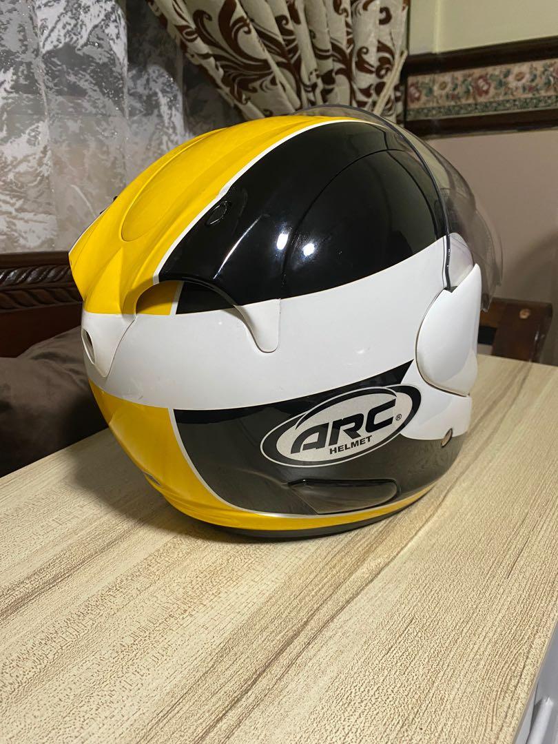 Helmet kuning viral