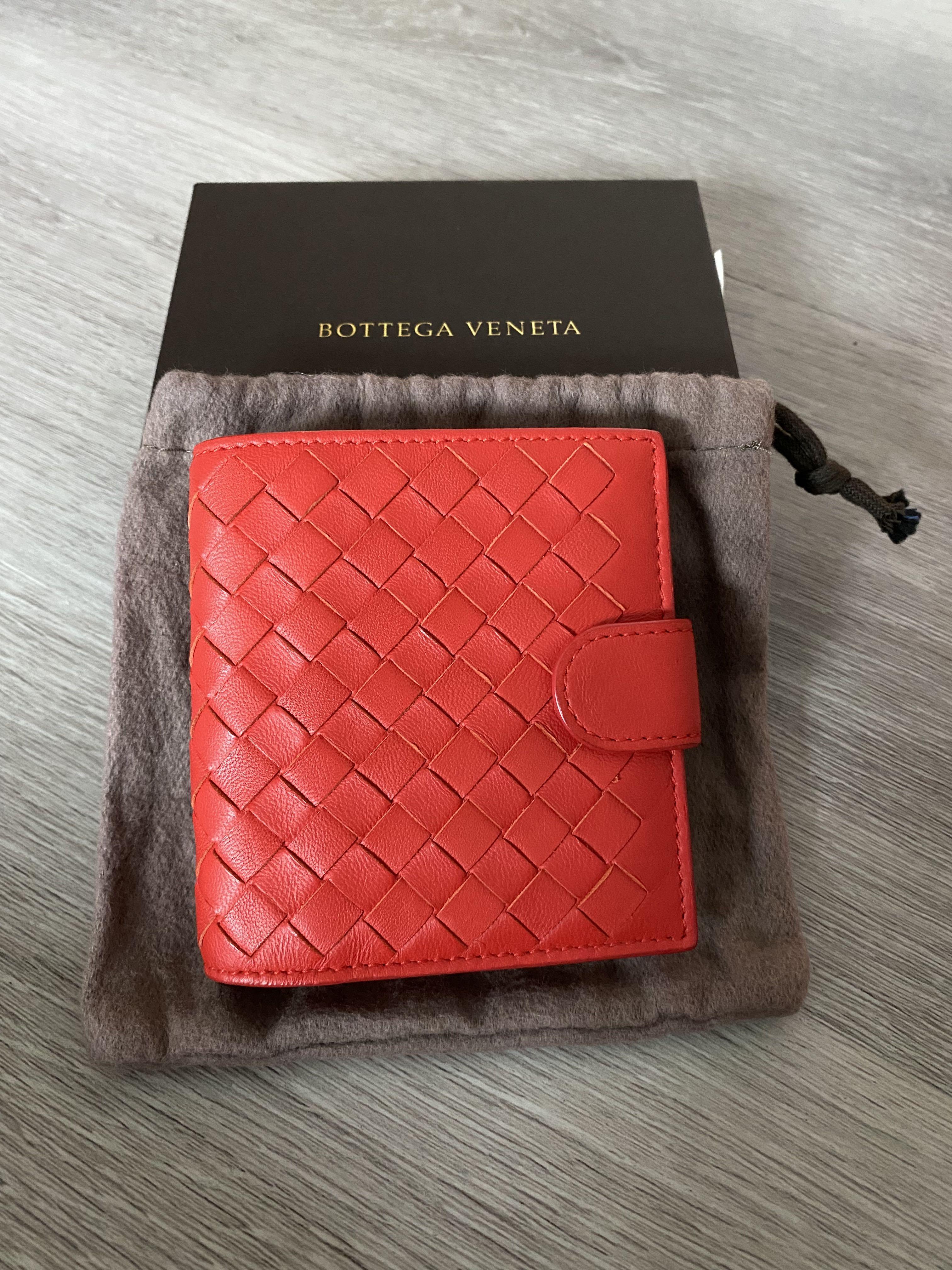 Bottega veneta intrecciato compact wallet, Men's Fashion, Watches 