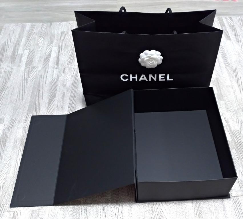 CHANEL 特大磁石盒連白花紙袋, 名牌, 服裝- Carousell