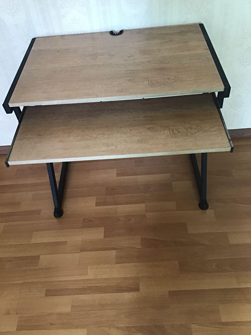Computer table (Category: Tables & Sets) located in Singapore. Submitted by cici.zx (Listing ID 1098515935, Image 2). Description: Solid wooden wIth mental frame,collect near bishan .