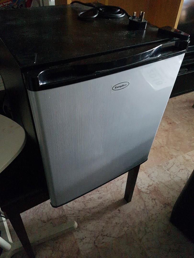 EuropAce Mini Bar Fridge. not cold. If u can fix it, it's good buy, TV