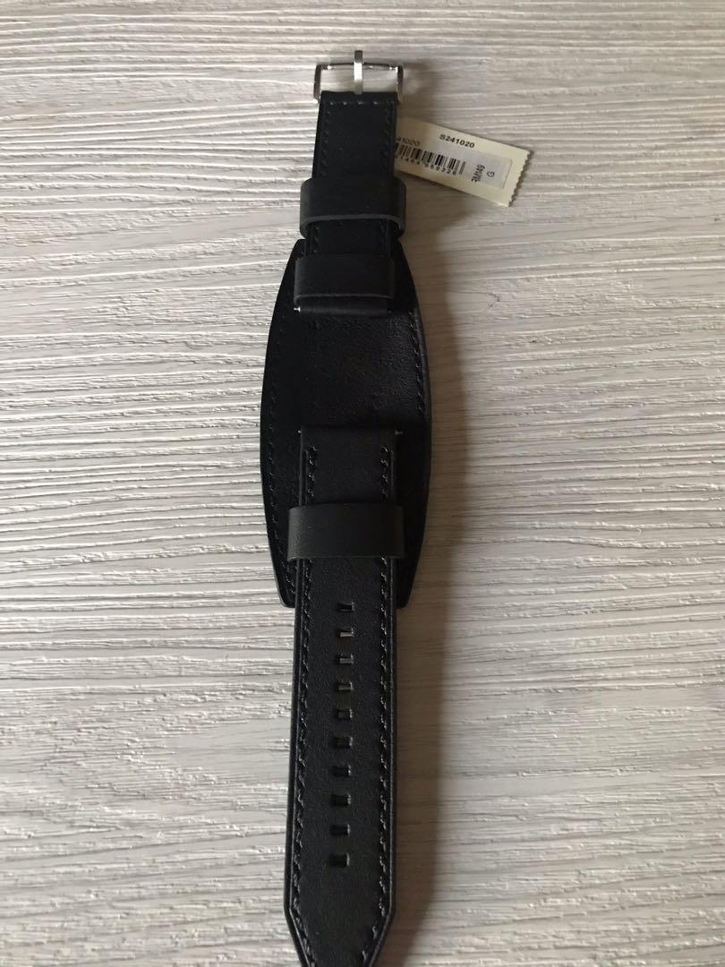 Fossil watch hotsell strap size