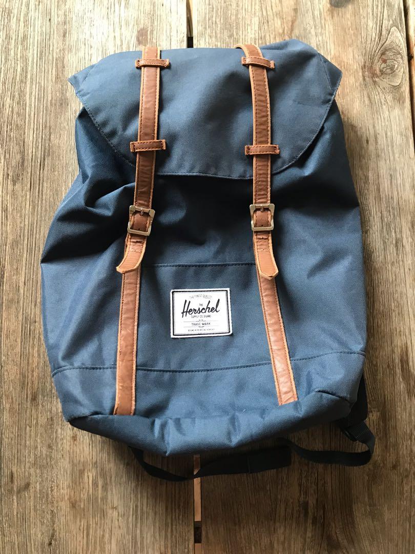 Herschel retreat backpack navy sales