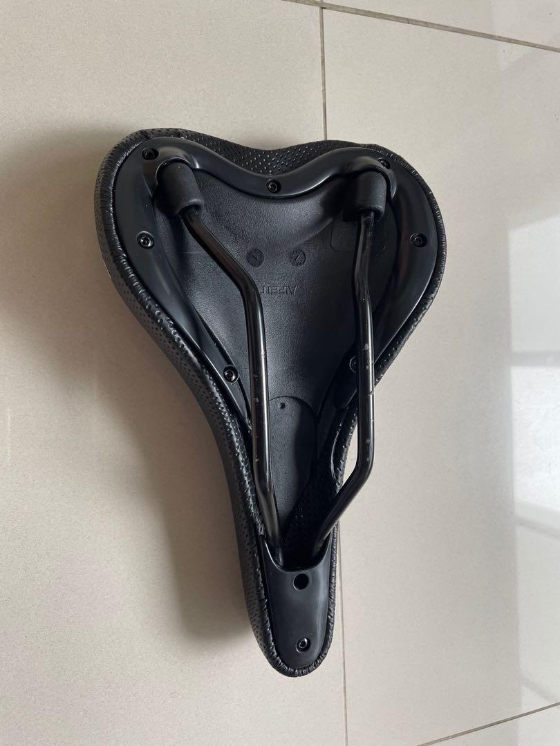 Java Saddle (Category: Parts & Accessories) located in Singapore. Submitted by samtan3039 (Listing ID 1098508401, Image 2). Description: .