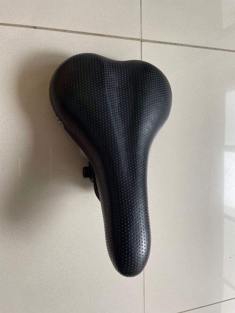 Java Saddle (Category: Parts & Accessories) located in Singapore. Submitted by samtan3039 (Listing ID 1098508938, Image 1). Description: .
