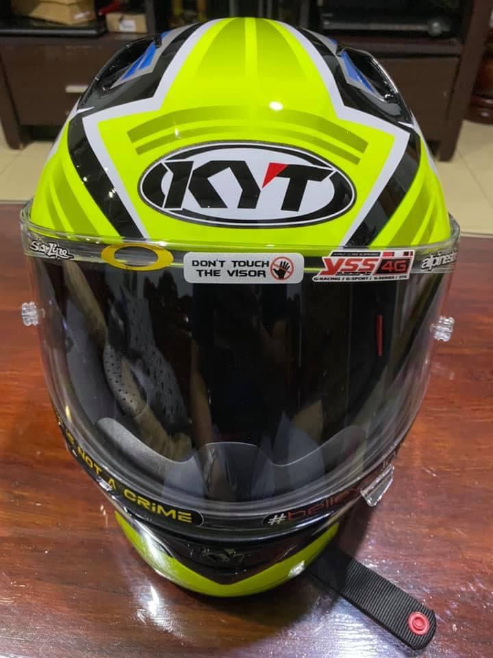 Kyt artwork yellow shop