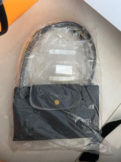 （分類：）位於 。 由 pistacheeos 提交（商品編號 1098515999，圖片 1）。簡介： 。