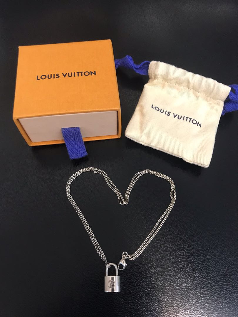 💯 Authentic Louis Vuitton LV Necklace Silver Lockit Pendant for