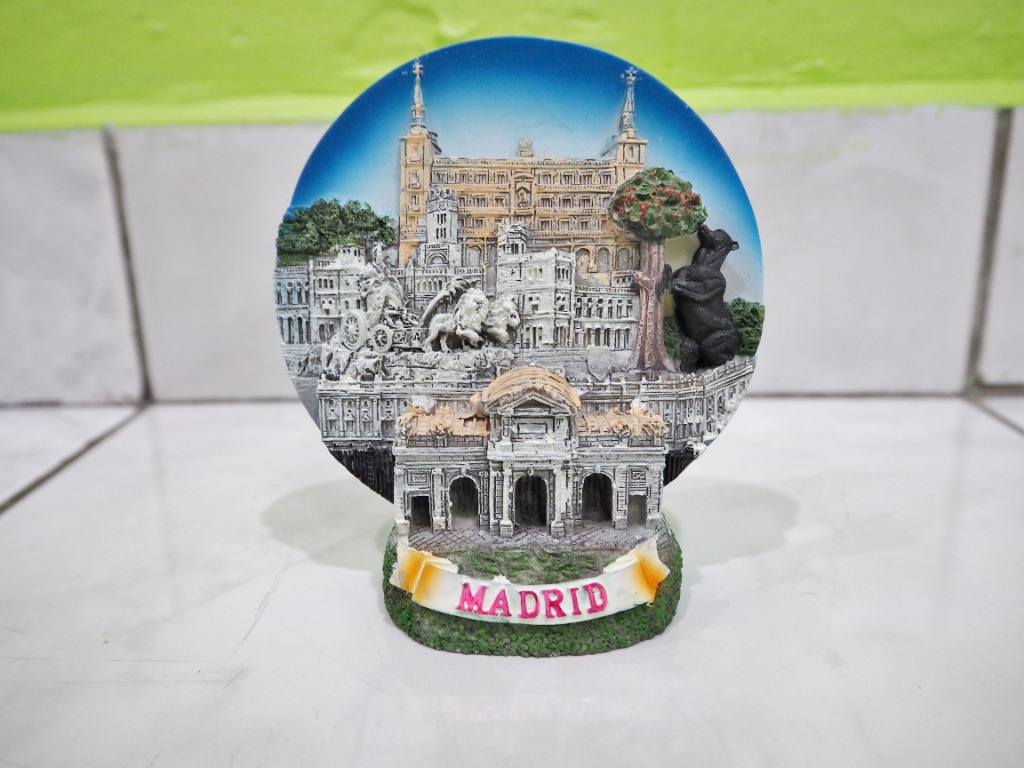 Madrid Spain Souvenir Recuerdo de Madrid Bic Lighter Holder