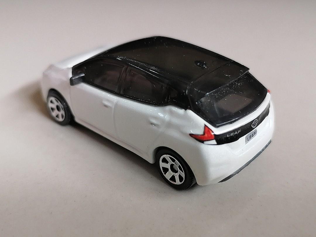Matchbox 2018 nissan top leaf