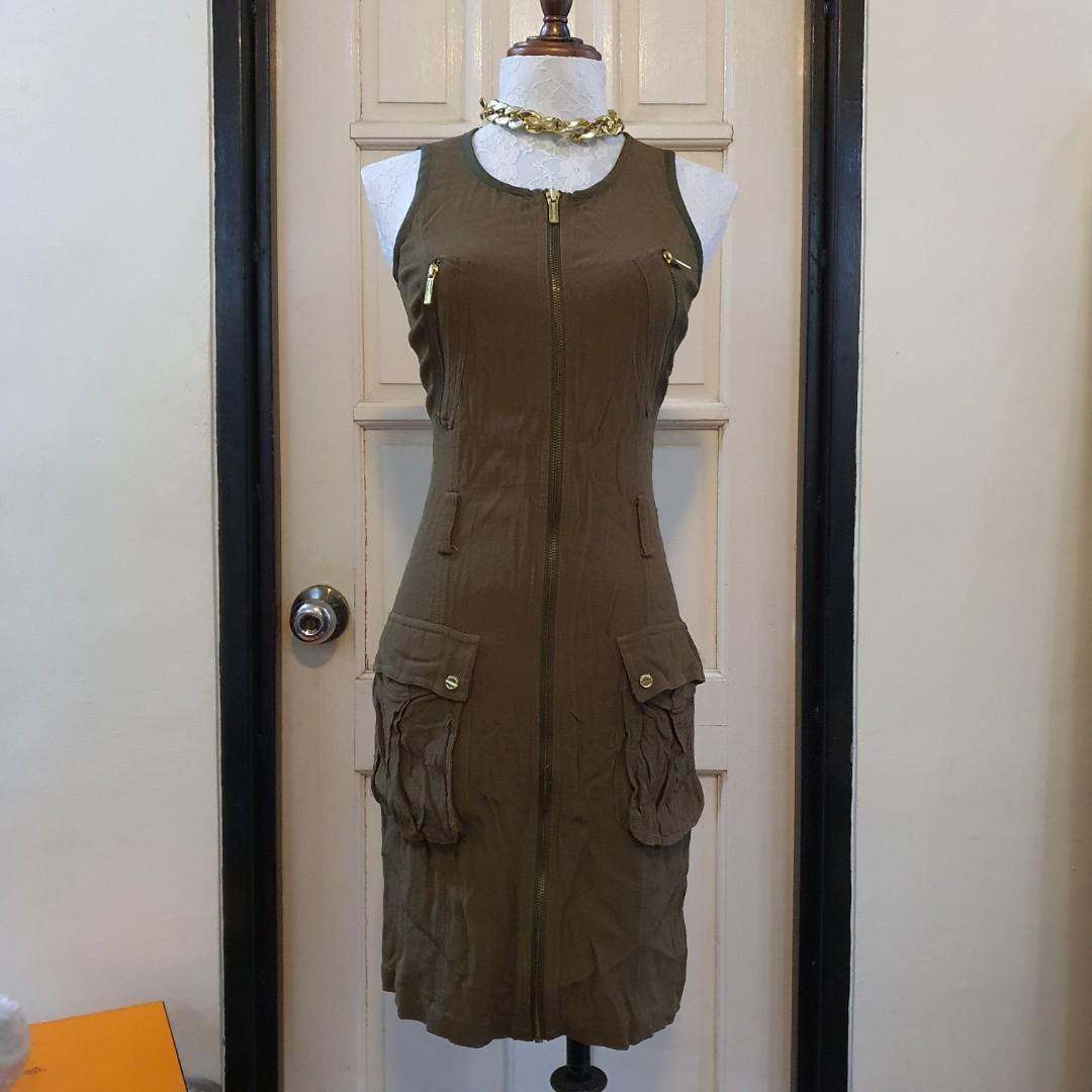 Michael Kors Army Green Cargo Dress (Category: Dresses) located in Angeles City. Submitted by declutt.rwithme (Listing ID 1098556301, Image 1). Description: original po pinadala to sakin from states. rfs: di na kasya xxs on wash tag can fit xs to small bust:15in waist: 15.5in height: 34in.