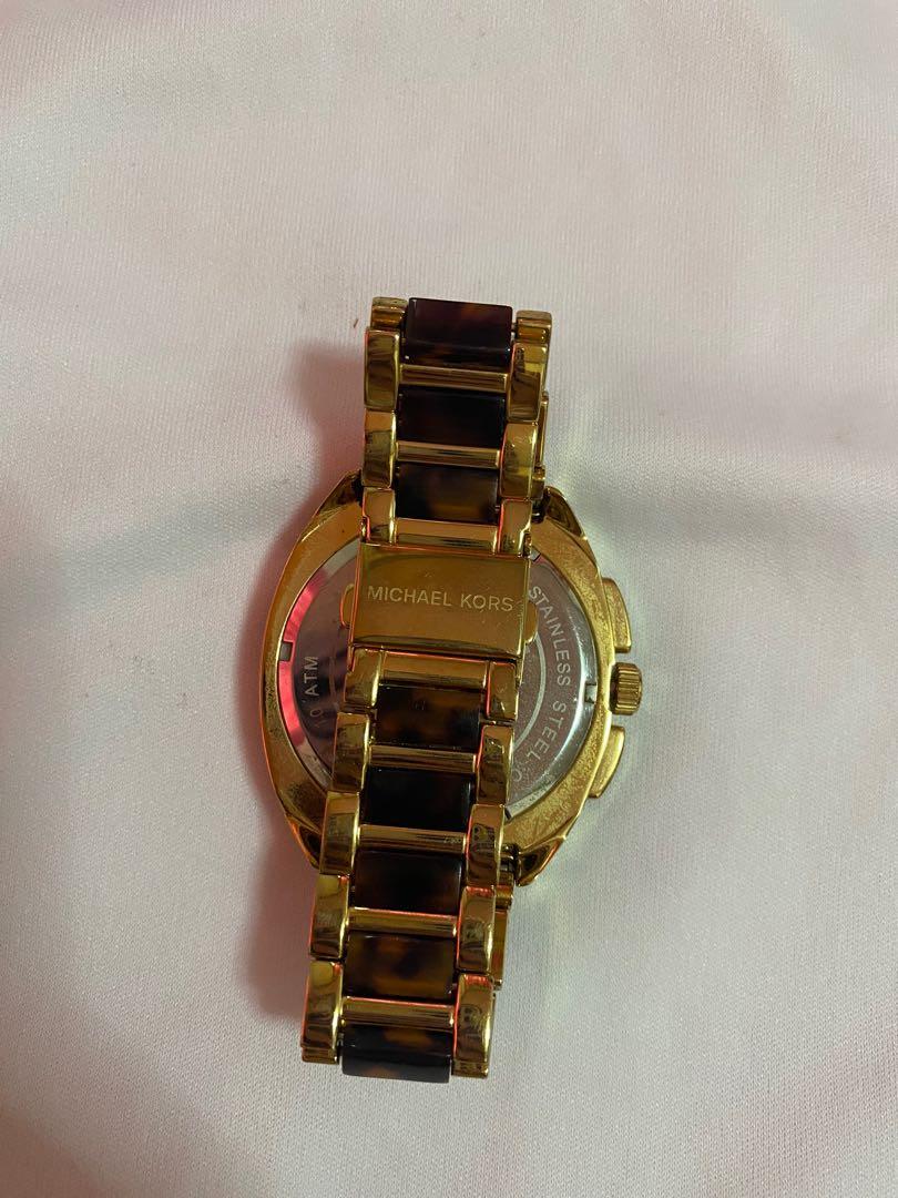 Original Michael Kors Ladies Watch (Category: Women's Watches) located in Pasig City. Submitted by charis_g (Listing ID 1098492794, Image 2). Description: RFS : Decluttering Free metro manila delivery.