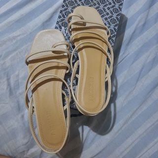 (Category: ) located in . Submitted by closetbydan (Listing ID 1098599795, Image 1). Description: .