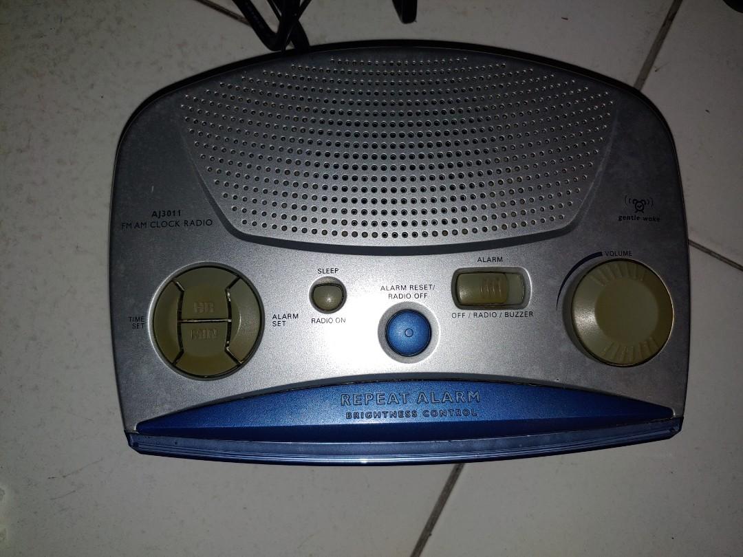 Philips clock radio AJ3011 with alarm display and gentle wake