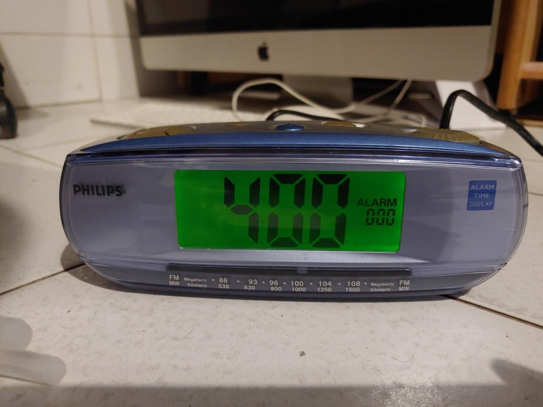 Philips clock radio AJ3011 with alarm display and gentle wake