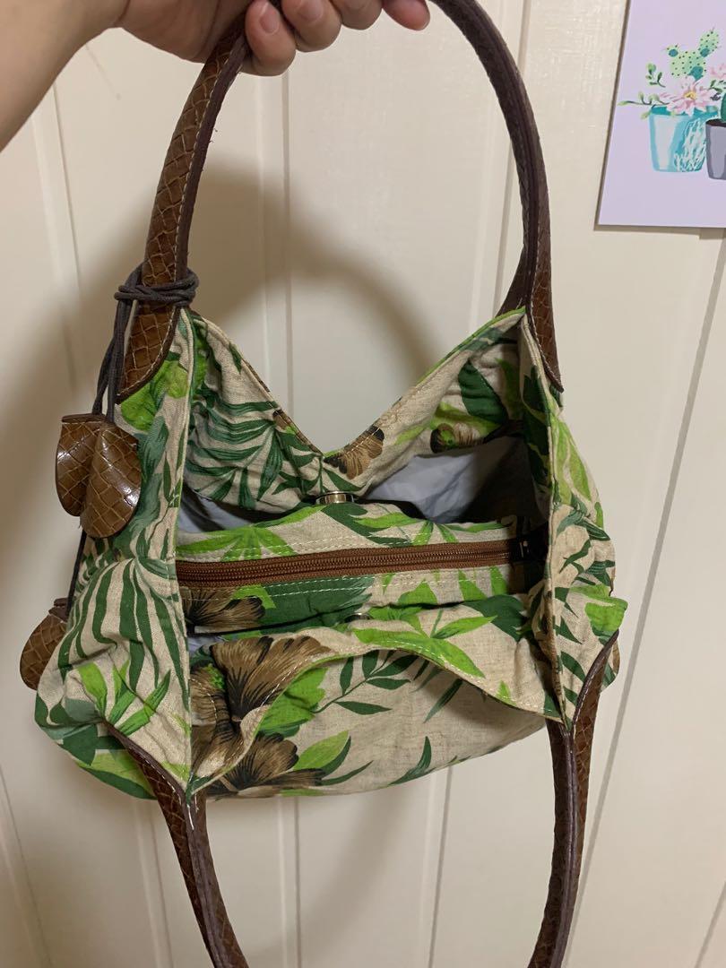 Plantita printed Canvass handbag (Category: Purses & Pouches) located in Davao. Submitted by yougotmeshopped (Listing ID 1098548991, Image 2). Description: printed design witj detachable pouch inside .