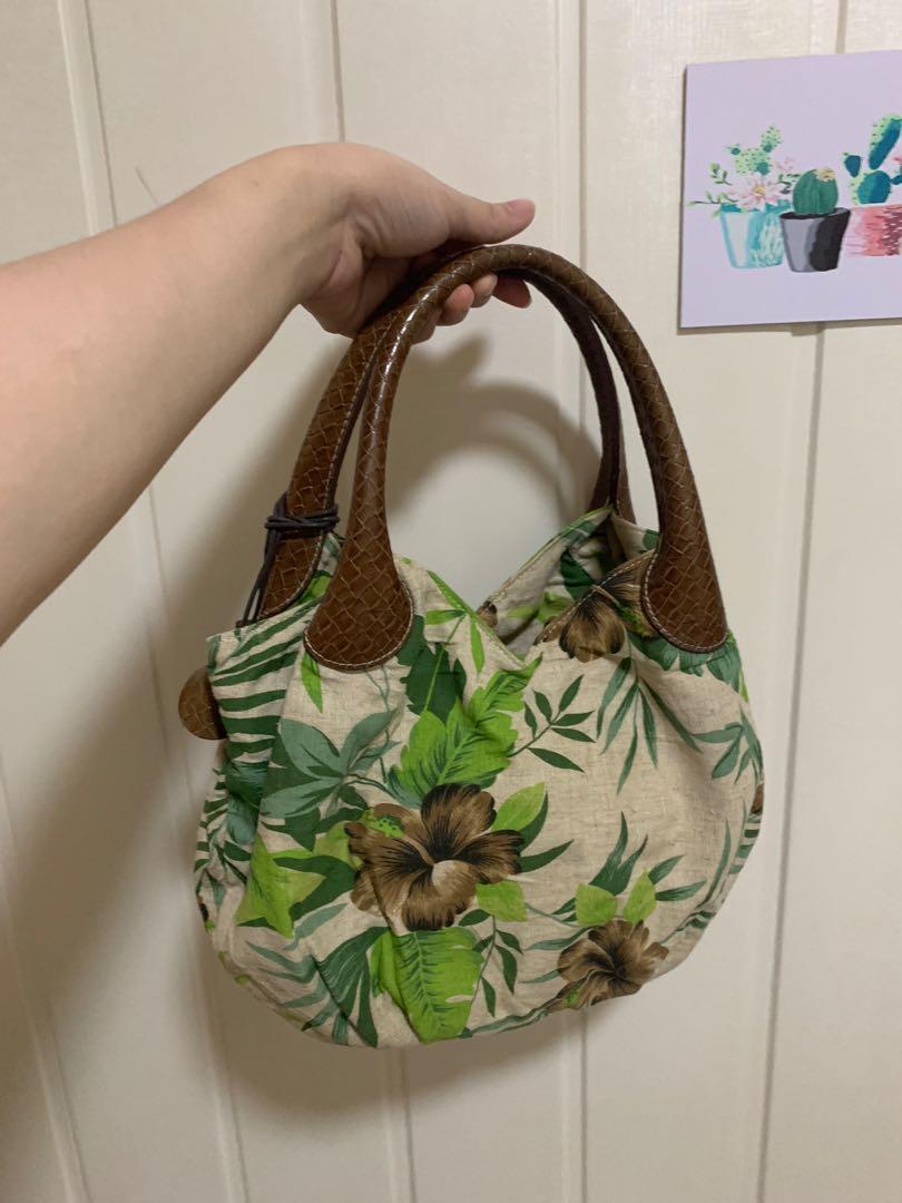 Plantita printed Canvass handbag (Category: Purses & Pouches) located in Davao. Submitted by yougotmeshopped (Listing ID 1098548991, Image 3). Description: printed design witj detachable pouch inside .