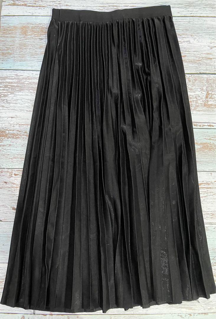SALE BLACK ELECTRIC PLEATED SKIRT Women s Fashion Bottoms Skirts on Carousell