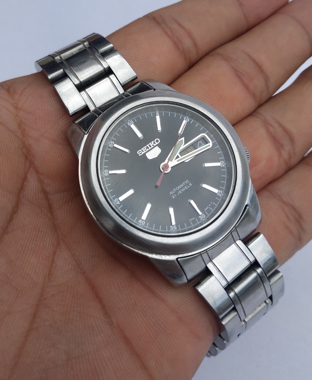 Seiko 5 7S26-02W0 Men's Automatic Wrist Watch, Men's Fashion, Watches &  Accessories, Watches on Carousell