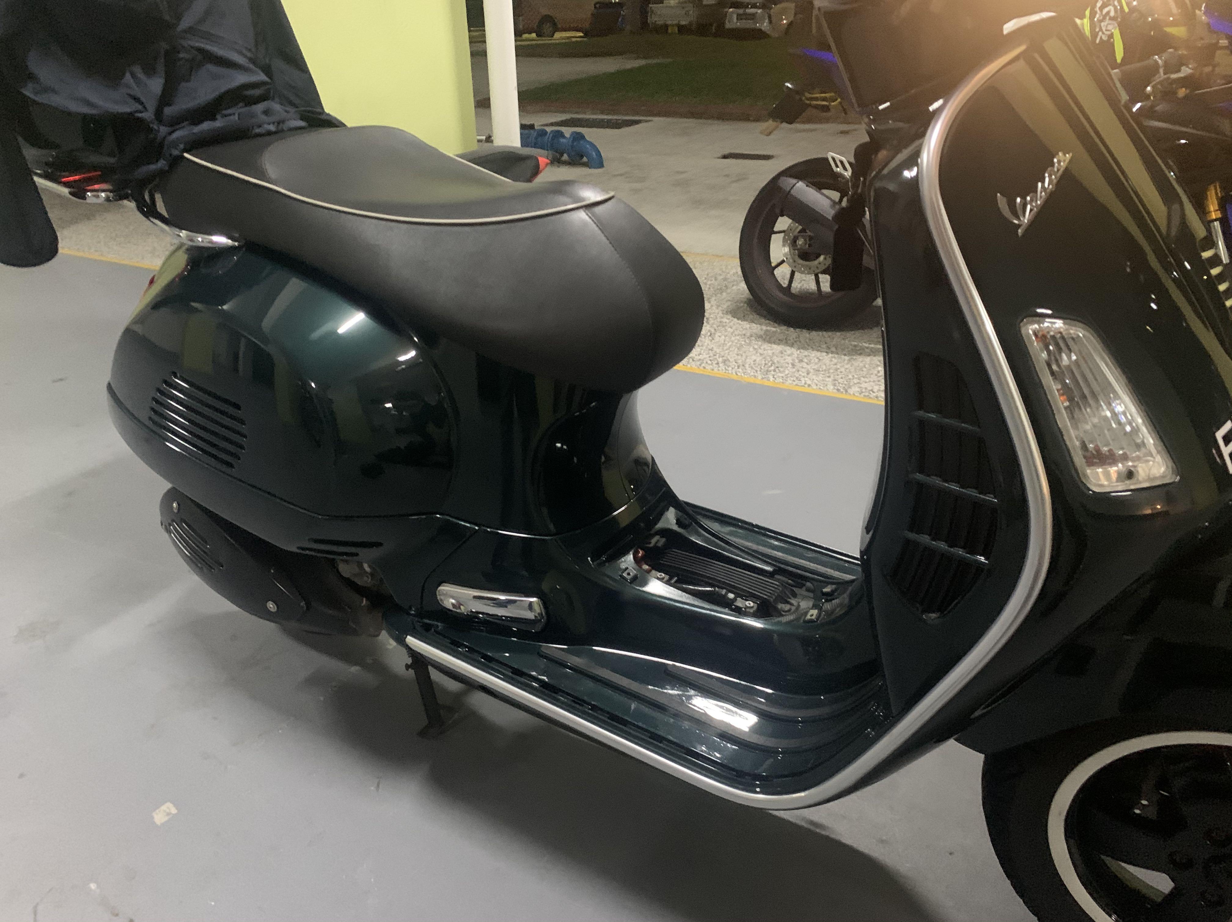 Vespa gts300 Motorcycle Motorbike Battery Replacement Jumpstart Rescue