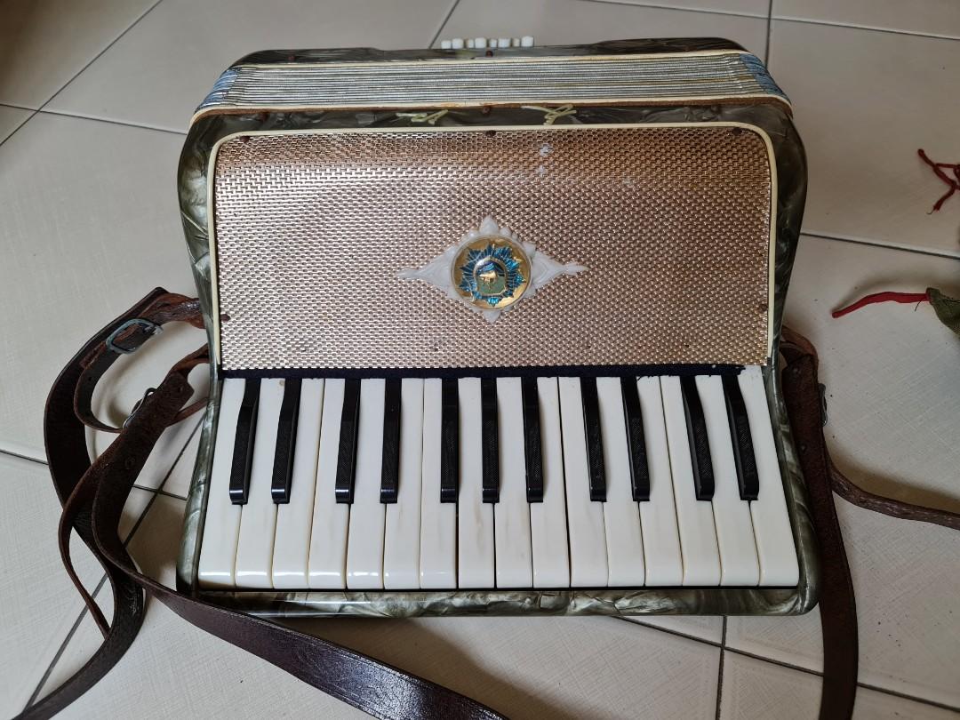 Cultural Revolution 50s Antique Accordion 文革时期手风琴, Hobbies & Toys