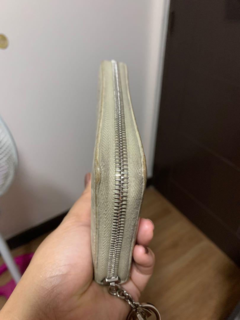Authentic Preloved Guccisima wallet (Category: Luxury Bags & Wallets) located in Manila. Submitted by yanakolekzione (Listing ID 1098853356, Image 3). Description: Preloved original gucci wallet With box, care card and receipt Please manage expectations as this is a preloved item.