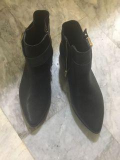 born aditya boots