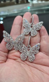 (Category: ) located in . Submitted by luxuryclosets (Listing ID 1098745535, Image 1). Description: .