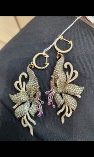 (Category: ) located in . Submitted by luxuryclosets (Listing ID 1098744603, Image 1). Description: .