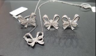 (Category: ) located in . Submitted by luxuryclosets (Listing ID 1098741189, Image 1). Description: .