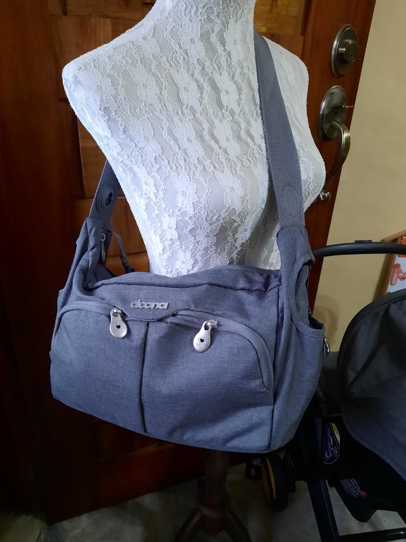 Doona Essential Bag (Category: Other Babies Going Out Needs) located in Bacoor. Submitted by tinr0121 (Listing ID 1098776398, Image 1). Description: FEATURES & BENEFITS • Compact, light-weight, and elegant design • Specifically designed to maintain your Doona’s stability and prevent an entanglement hazard • Unique quick-release Doona connectors • Smart and practical compartments • Easy to wash • Can carry a weight of up to 3 lbs What's Included: 