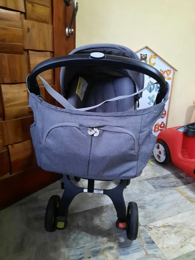 Doona Essential Bag (Category: Other Babies Going Out Needs) located in Bacoor. Submitted by tinr0121 (Listing ID 1098776398, Image 2). Description: FEATURES & BENEFITS • Compact, light-weight, and elegant design • Specifically designed to maintain your Doona’s stability and prevent an entanglement hazard • Unique quick-release Doona connectors • Smart and practical compartments • Easy to wash • Can carry a weight of up to 3 lbs What's Included: 