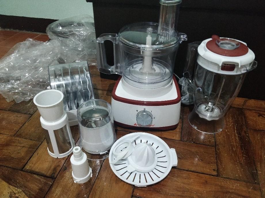 Food Processors Hanabishi (Category: Juicers, Blenders & Grinders) located in Caloocan City. Submitted by camileventura123456 (Listing ID 1098722709, Image 1). Description: 🛵🚙Cash On Delivery!!!🚙🛵 Description💯 ✅Blender with filter ✅Power juicer ✅Grinder ✅Chopper ( 4 stainless steel blade for grating, slicing fine and coarse) ✅Citrus juicer (Citrus kit) ✅Dough mixer ( Plastic blade) ✅Egg beater ( Plastic tray).