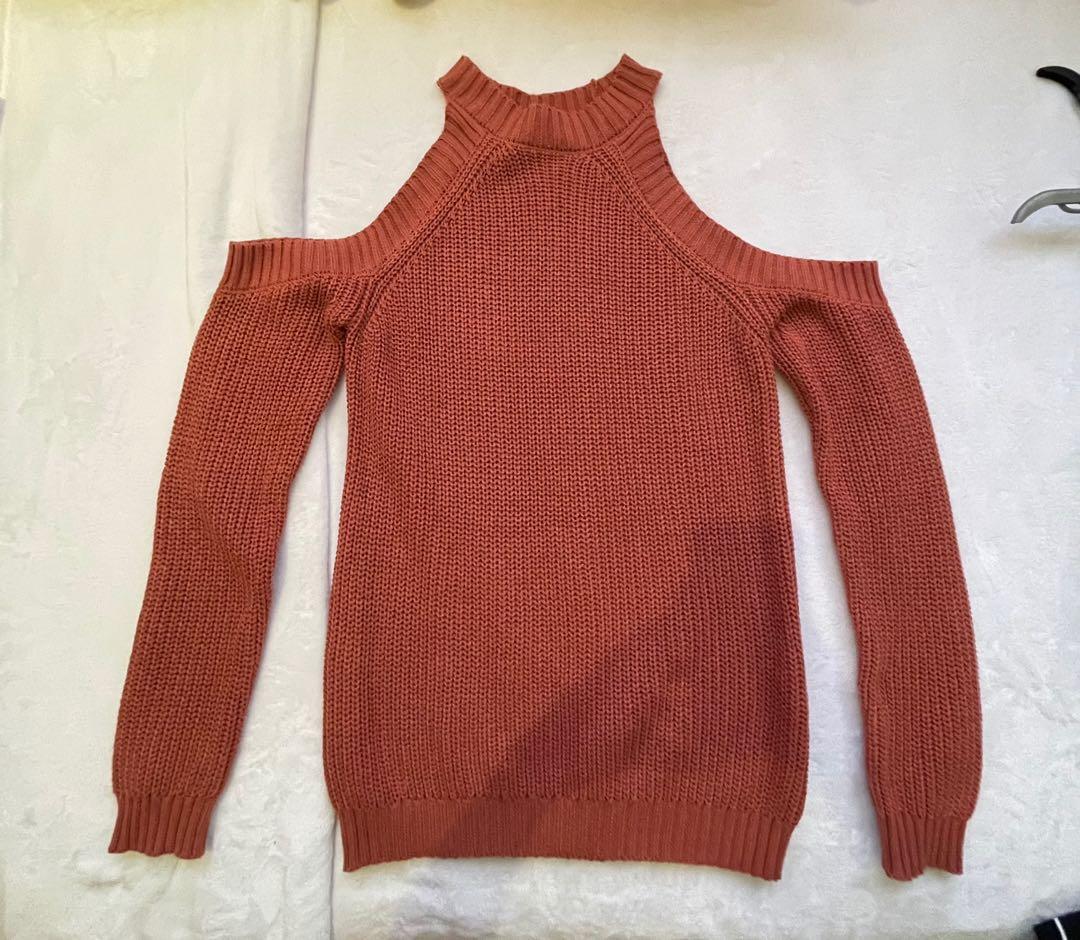 Forever 21 Knitted Shoulder-less Sweater (Category: Longsleeves) located in Muntinlupa City. Submitted by juliaooly (Listing ID 1098757733, Image 1). Description: Size: S.