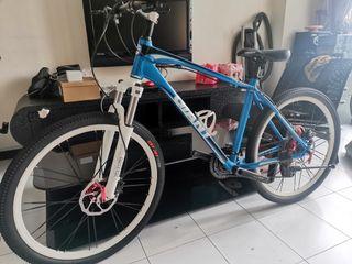 Giant Talon 3 27 5 Matte Black Blue M Sports Equipment Bicycles Parts Bicycles On Carousell Giant Talon 3 27 5 Matte Black Blue M Sports Equipment Bicycles Parts Bicycles On Carousell