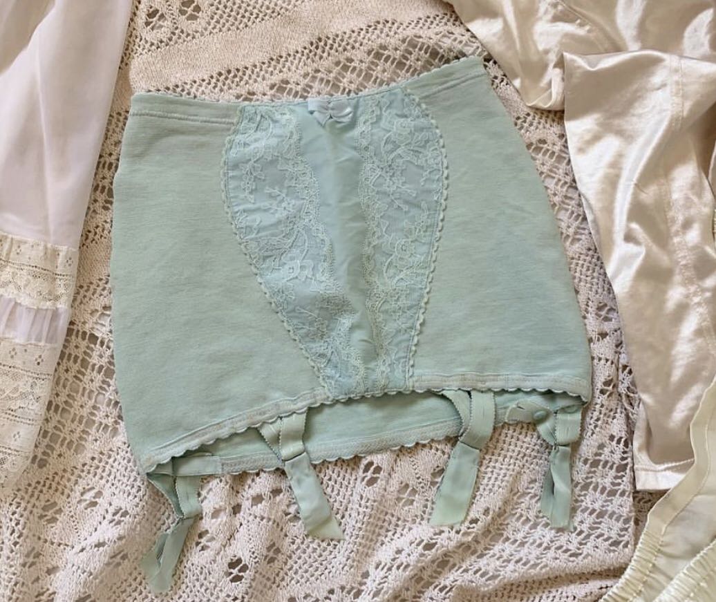 Girdle skirt - vintage undergarments 🌻, Women's Fashion