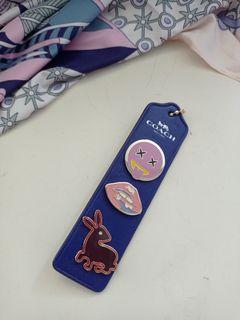 Keychain/charm/badges