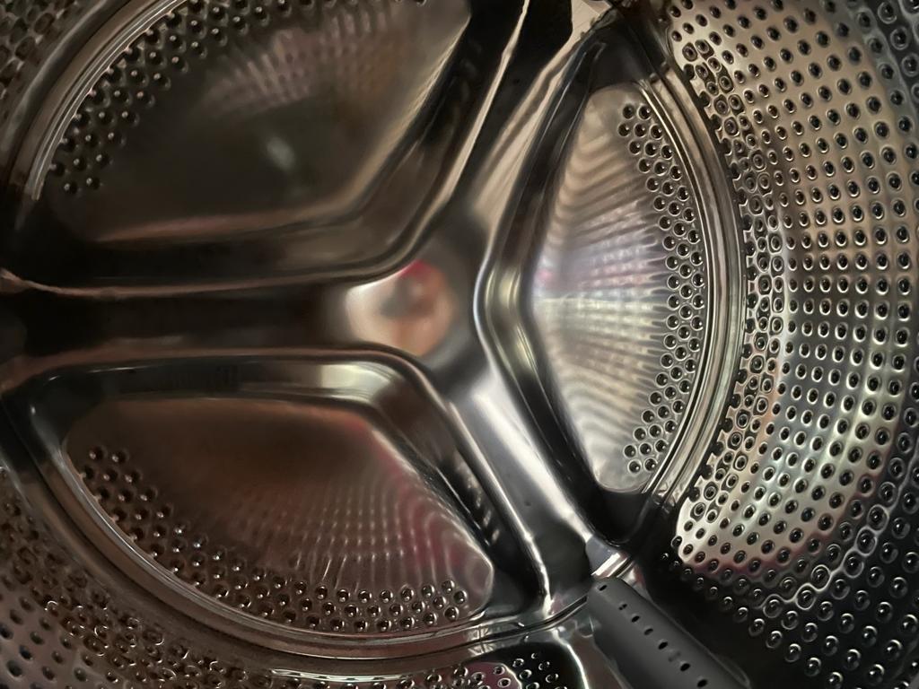 LG Beko Ev 7100+ Washing Machine, TV & Home Appliances, Washing