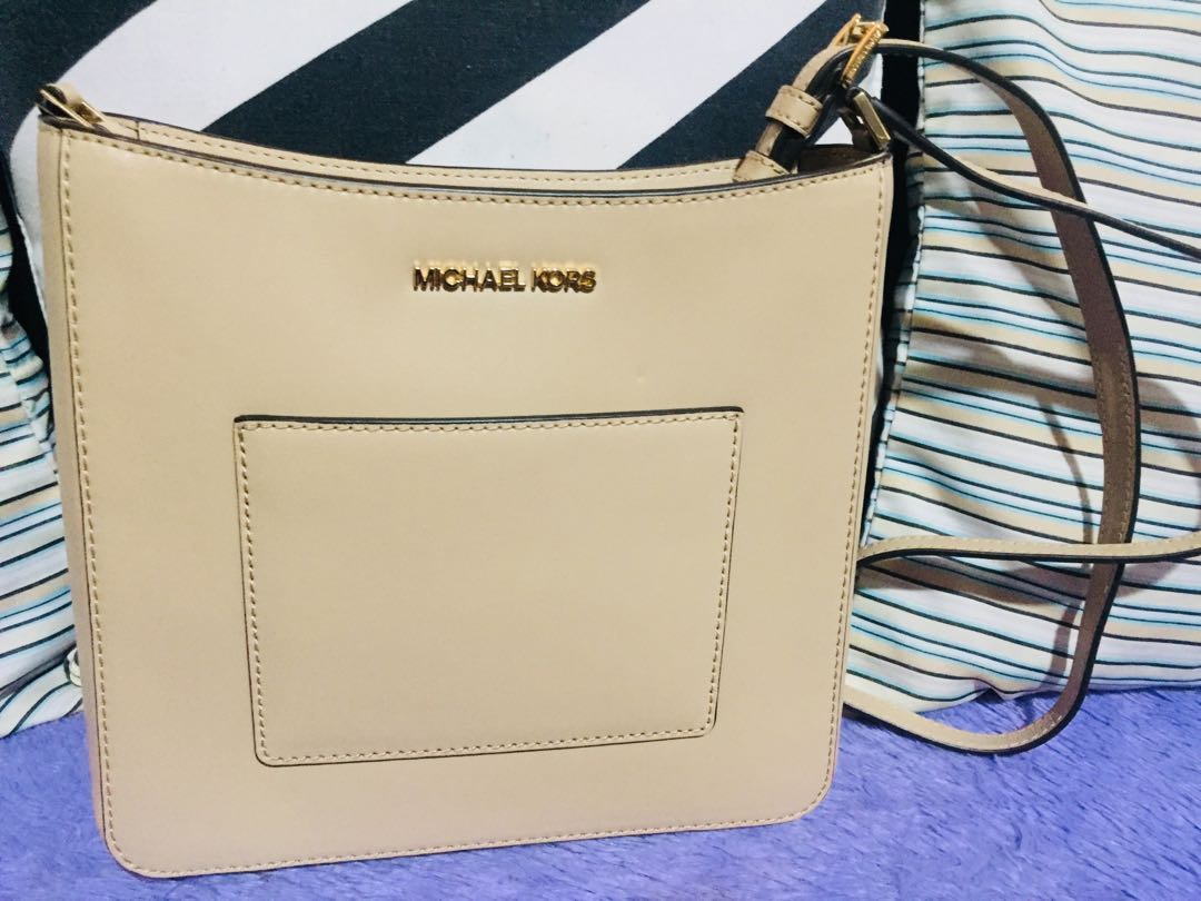 Michael Kors messenger Bag Original, Women's Fashion, Bags & Wallets