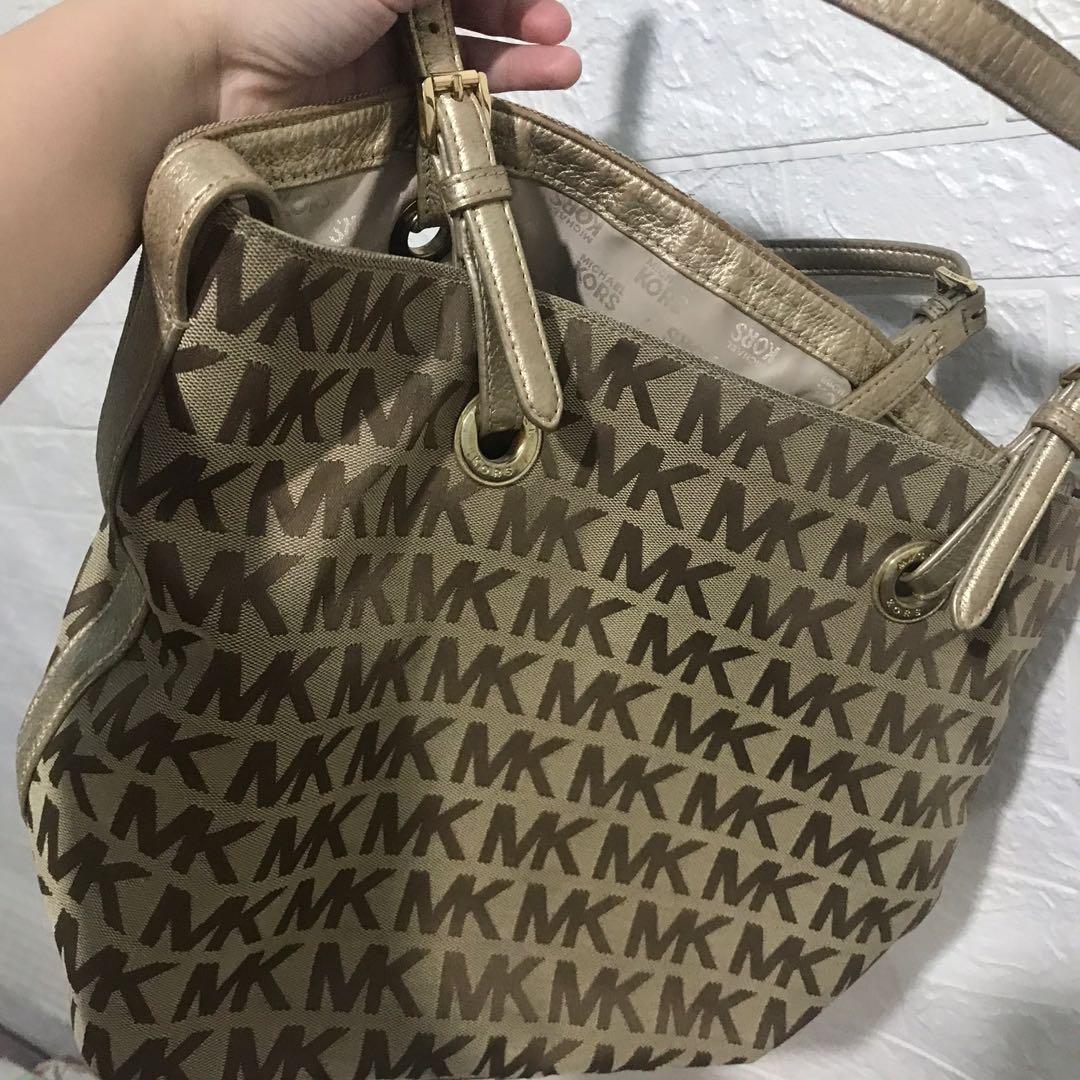 Michael Kors Suri Medium Bucket, Luxury, Bags & Wallets on Carousell