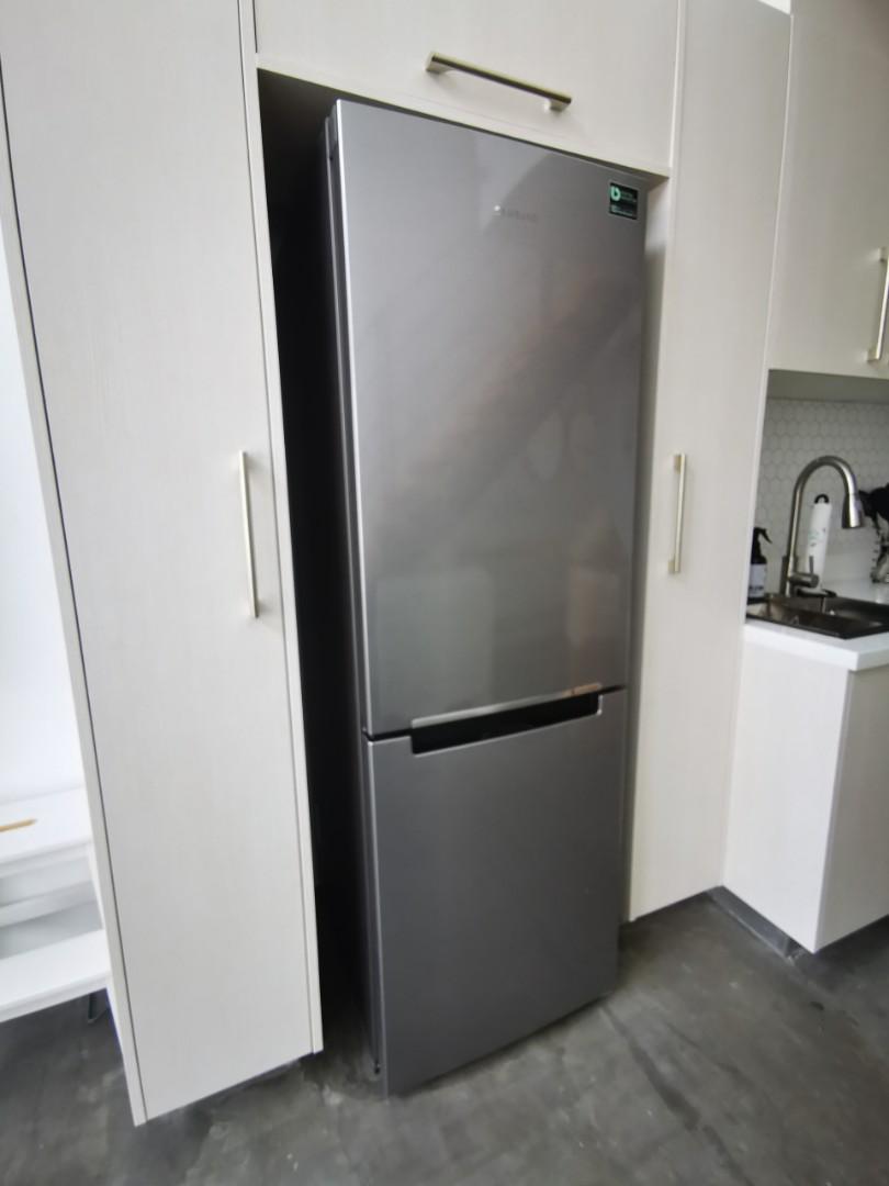 SAMSUNG 11cu. ft refrigerator TV Home Appliances Kitchen
