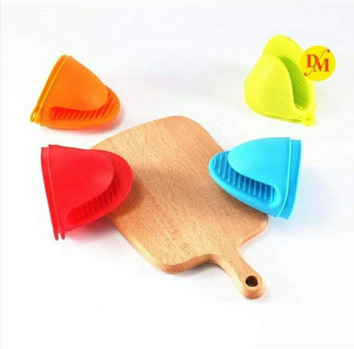 Silicon Pot Holder Pair for Baking / Cooking (Category: Bakeware) located in Quezon City. Submitted by marieleone (Listing ID 1098856374, Image 1). Description: Item availability may be on hand or depends on stocks supply. Item, if not available, will be pre-ordered. Some items are fast-moving/easily sold. I suggest no rush shipping please. No worries if item is on hand, buyer can book same day delivery right away..