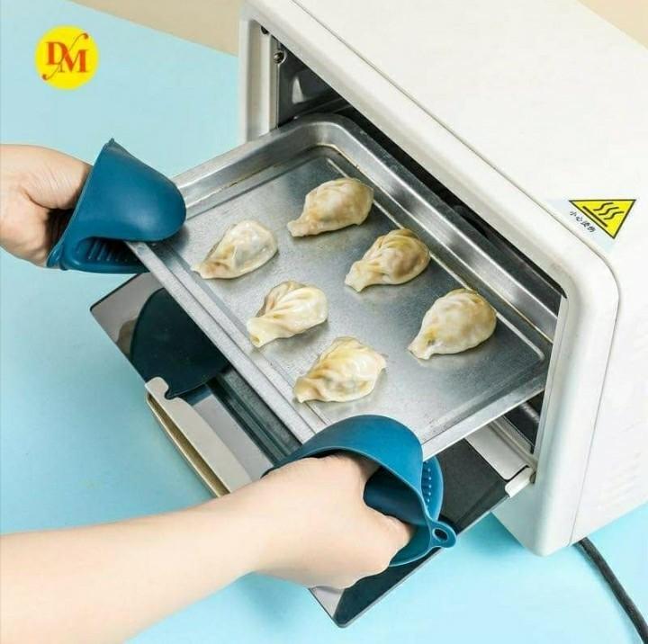 Silicon Pot Holder Pair for Baking / Cooking (Category: Bakeware) located in Quezon City. Submitted by marieleone (Listing ID 1098856374, Image 3). Description: Item availability may be on hand or depends on stocks supply. Item, if not available, will be pre-ordered. Some items are fast-moving/easily sold. I suggest no rush shipping please. No worries if item is on hand, buyer can book same day delivery right away..