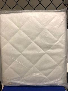Single bed mattress protector