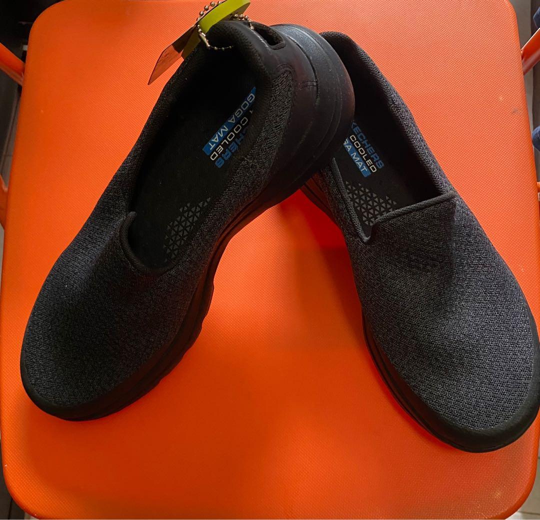 SKECHERS go walk 5 sparrow Men s Fashion Footwear Casual shoes on Carousell