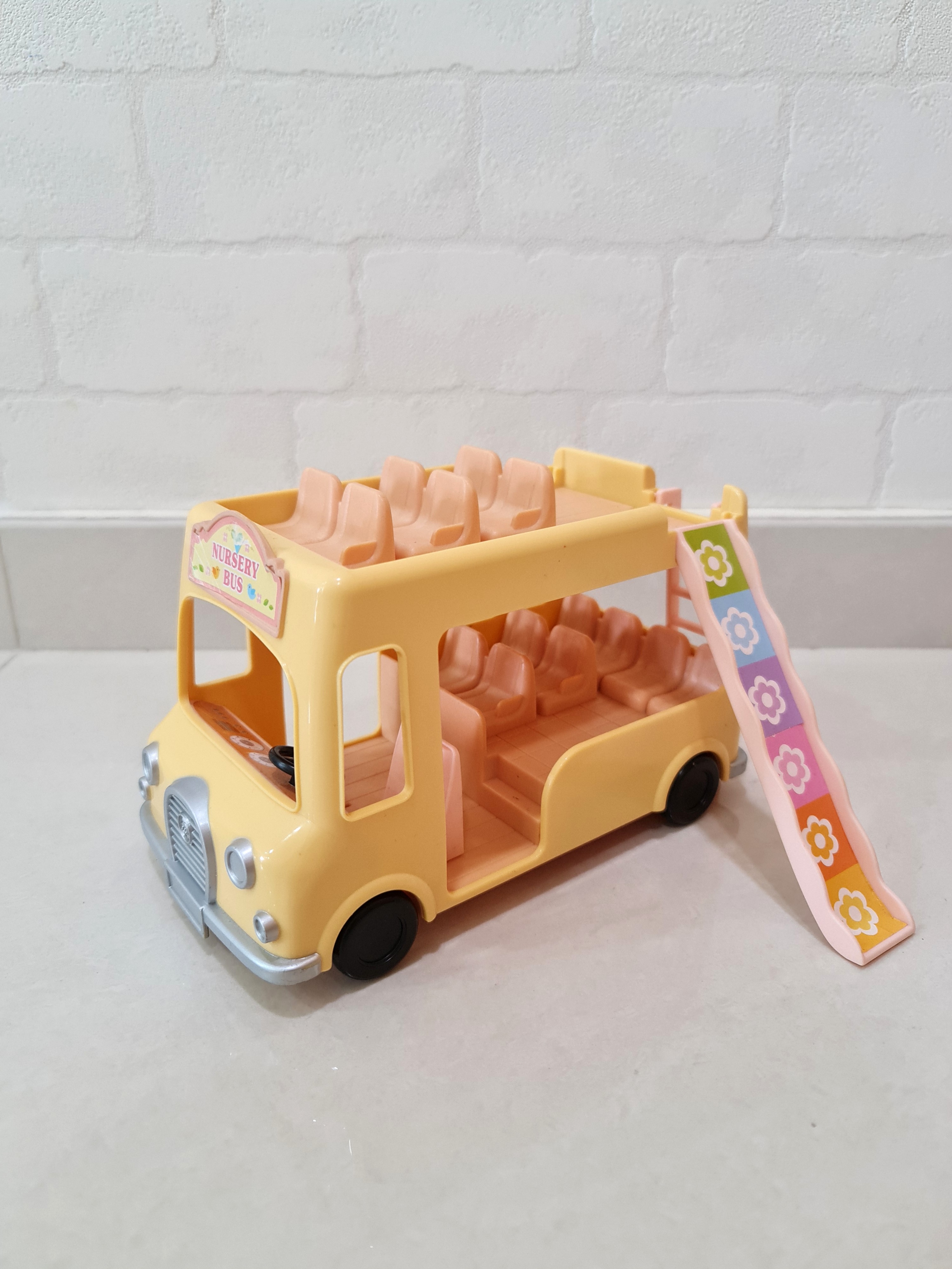 Sylvanian Families Nursery Bus 3588 con 4 Bebes Epoch Calico