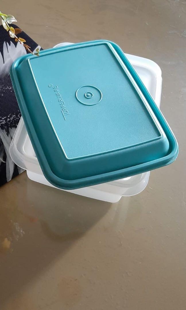 Tupperware Container (Category: Food Organisation & Storage) located in Singapore. Submitted by rathz (Listing ID 1098870413, Image 1). Description: Original Tupperware Container. Sizeable and airtight. Good for storing crackers. .