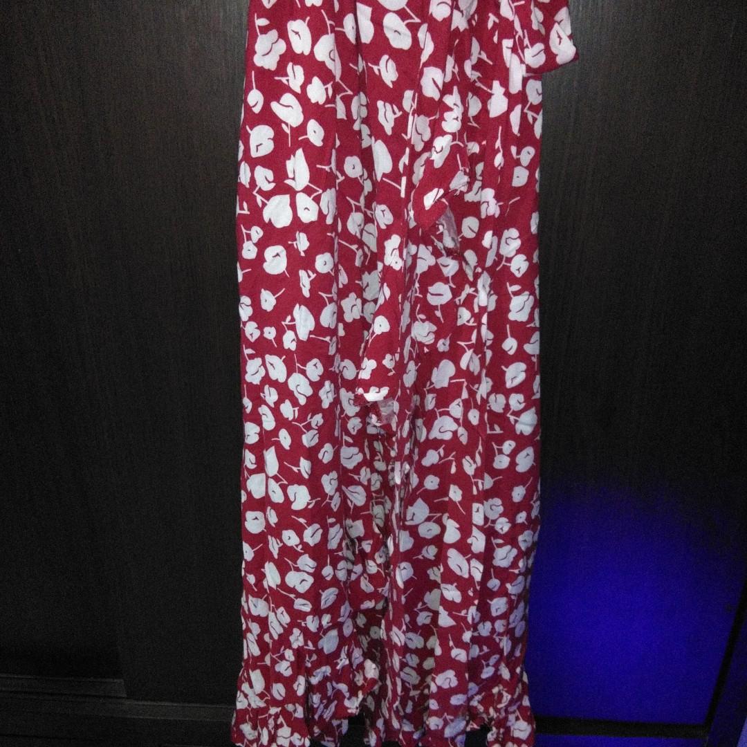 Unbranded wrap around dress (Category: Dresses) located in Pasig City. Submitted by chelliem (Listing ID 1098849429, Image 2). Description: BUY 5 CLOTHING ITEMS FOR 1K *you may check other listings on my profile 🙂 Unbranded wrap around dress Bought before pandemic but never used fits small to medium Selling my daughters' preloved clothes Almost all items good as new RFS: decluttering *These don't fit them anymore (teenage growth spurt) SF c/o bu
